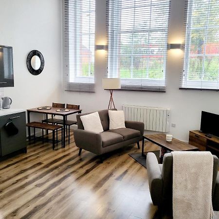 Burkhardt Hall- Parking Included- Sleeps 4 Apartman Swindon Kültér fotó