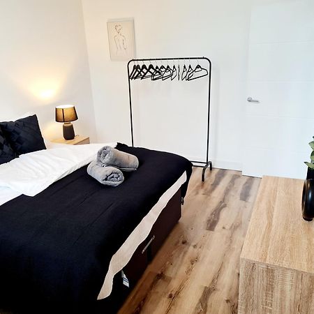 Burkhardt Hall- Parking Included- Sleeps 4 Apartman Swindon Kültér fotó
