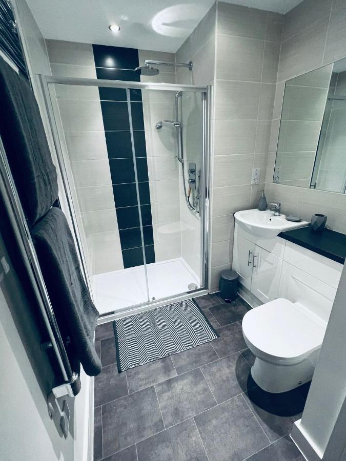 Burkhardt Hall- Parking Included- Sleeps 4 Apartman Swindon Kültér fotó