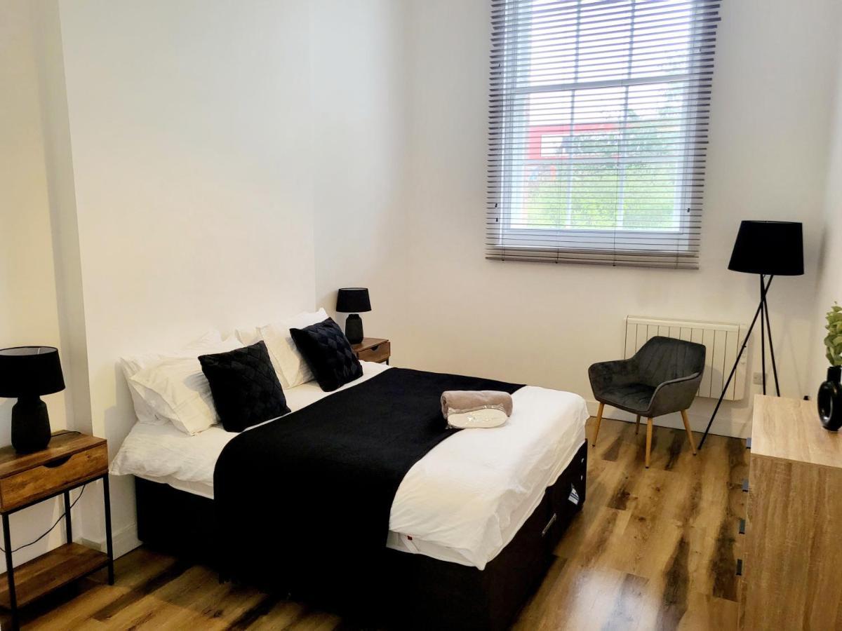 Burkhardt Hall- Parking Included- Sleeps 4 Apartman Swindon Kültér fotó