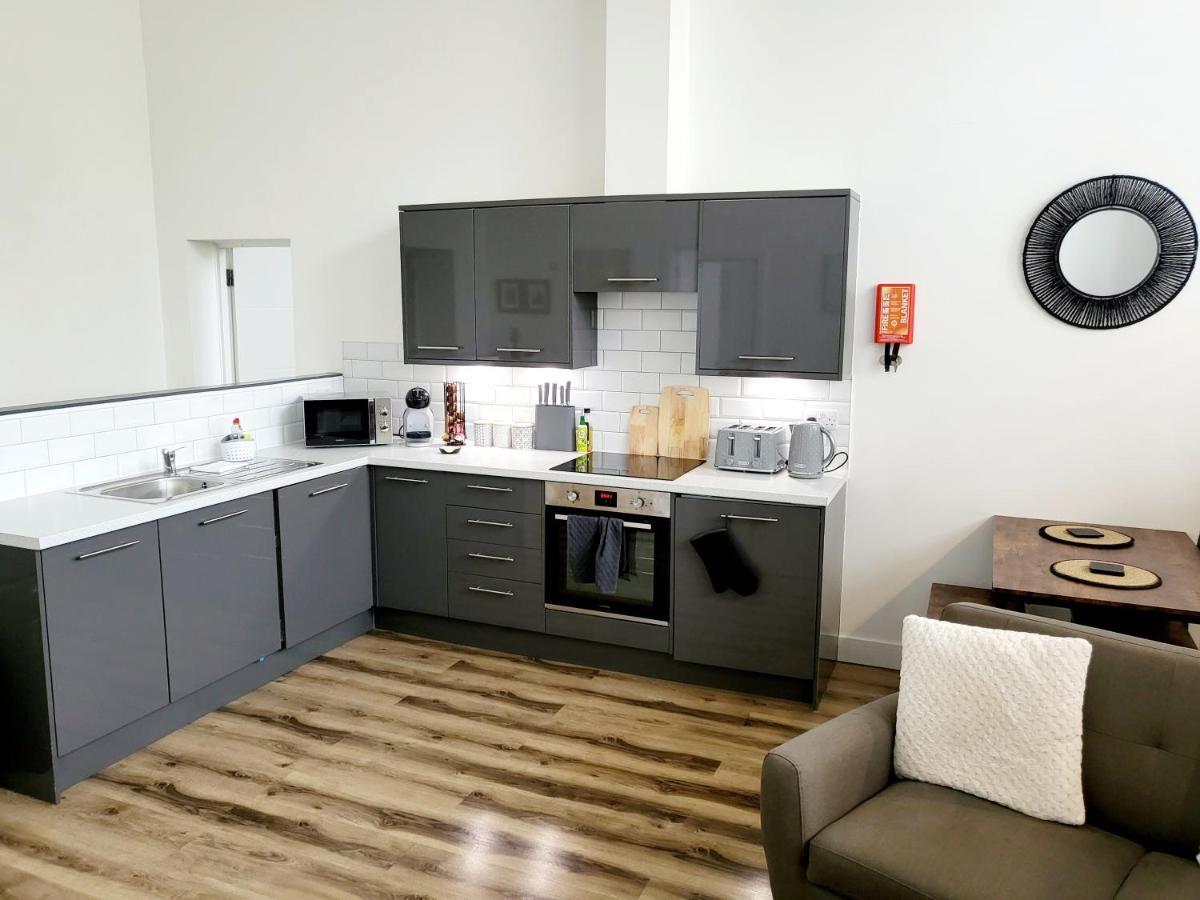 Burkhardt Hall- Parking Included- Sleeps 4 Apartman Swindon Kültér fotó